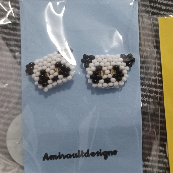 Flat beaded panda earrings - Picture 3 of 3